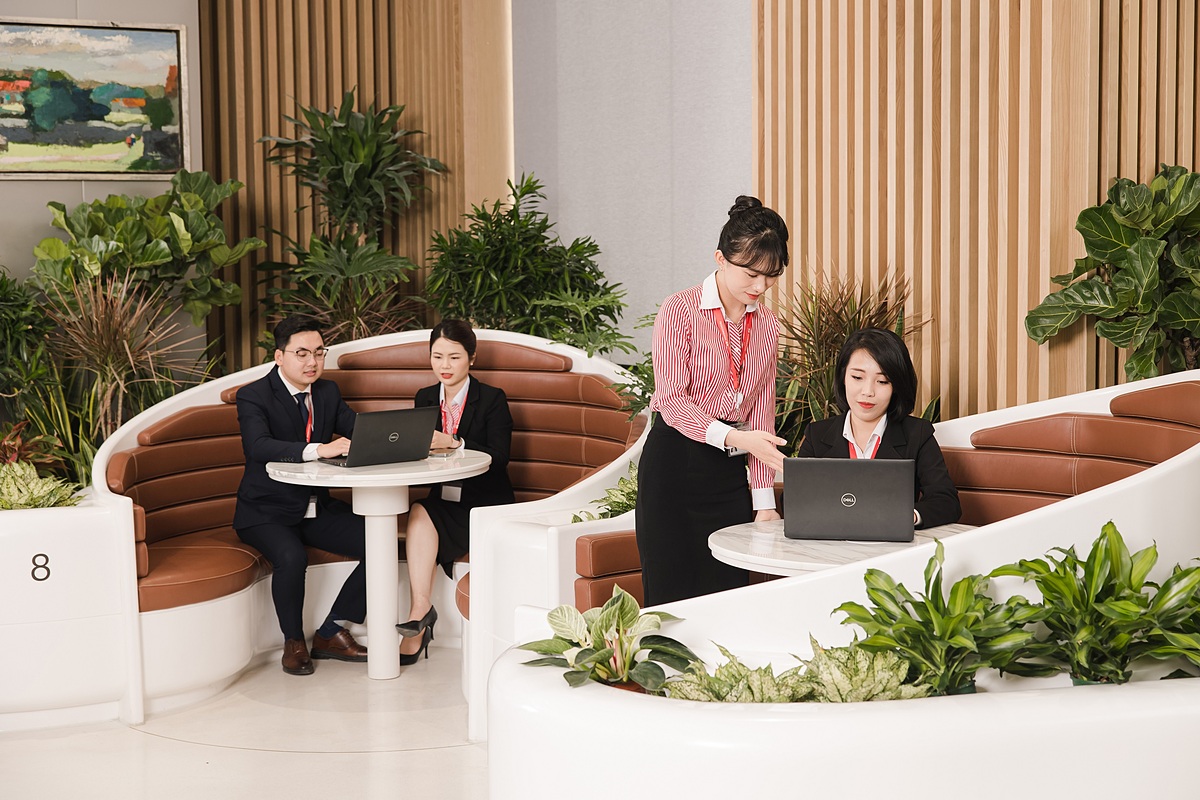 Để đạt chứng nhận “Năng lượng Xanh 5 sao”, các tòa nhà Trụ sở chính Techcombank số 6 Quang Trung và tòa nhà Hội sở số 119 Trần Duy Hưng Hà Nội đã trải qua rất nhiều vòng khảo sát và kiểm tra để đáp ứng các tiêu chí đánh giá khắt khe của Sở Công Thương Hà Nội.