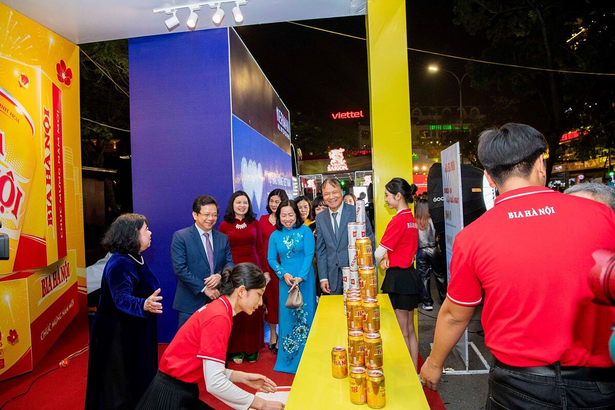 Gian hàng của HABECO đã góp mặt tại sự kiện và thu hút đông đảo sự quan tâm và yêu mến của người dân Thủ đô cũng như các du khách quốc tế.