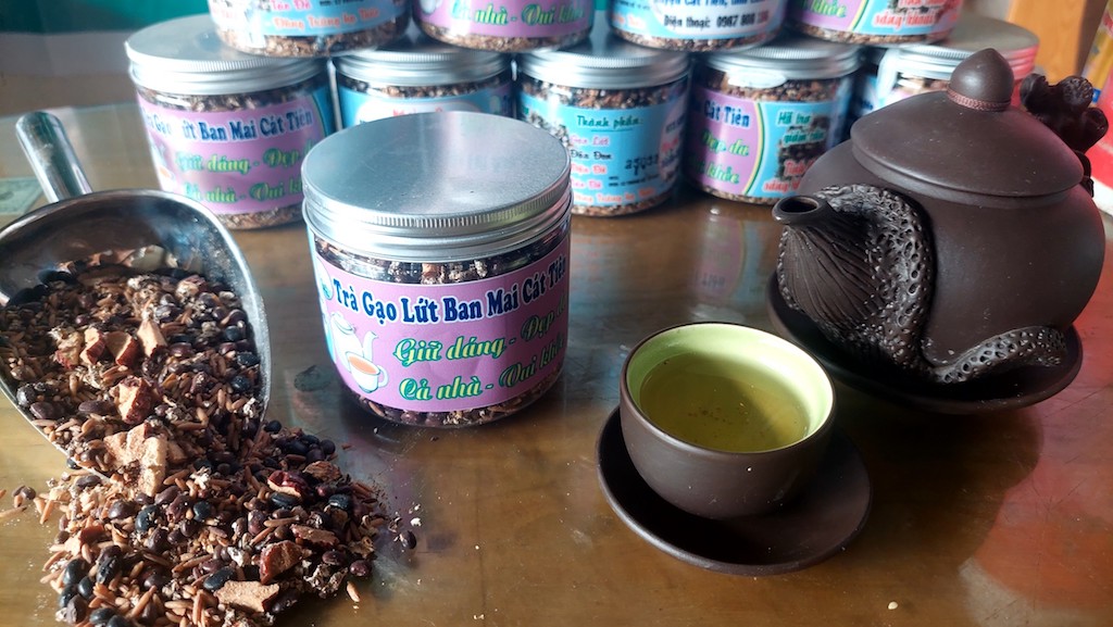 Các dòng sản phẩm gạo lứt xếp hạng OCOP 3 sao của HTX Nông nghiệp và Dịch vụ tổng hợp Tư Nghĩa.