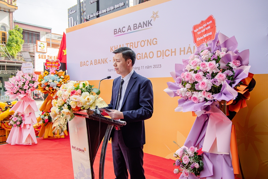 Ông Bùi Xuân Hùng, Giám đốc Chi nhánh Nam Định phát biểu khai mạc.