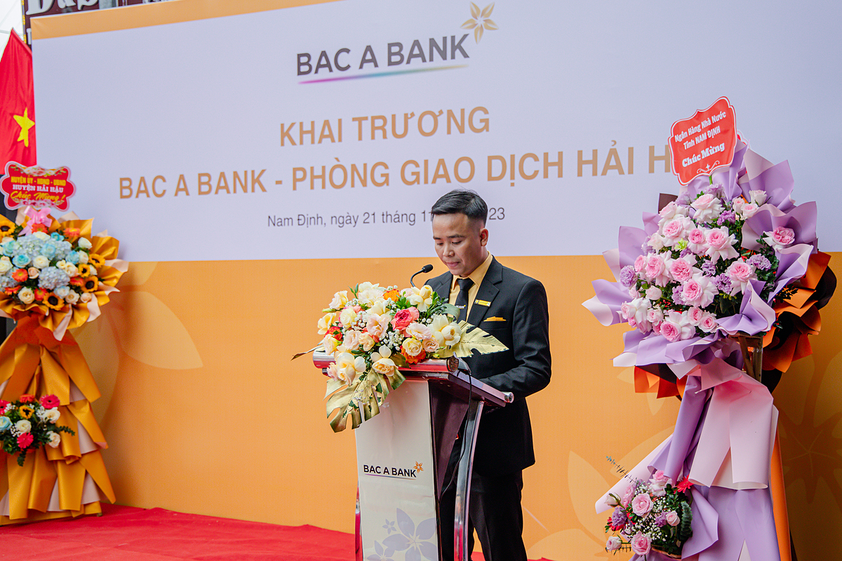 Ông Nguyễn Ngọc Tài, GĐ Phòng Giao dịch Hải Hậu phát biểu nhận nhiệm vụ.