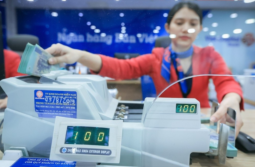 Các ngân hàng triển khai nhiều gói tín dụng ưu đãi lãi suất thấp góp phần đẩy nhanh vốn tín dụng chảy vào thị trường.