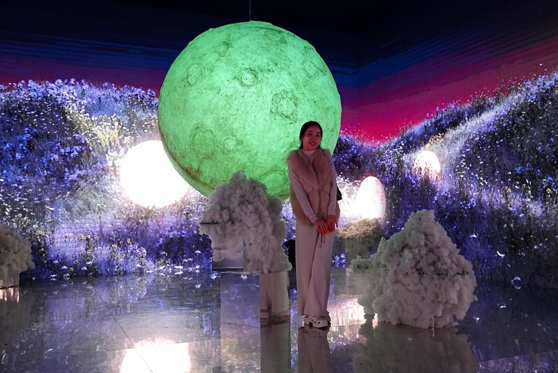 Khách tham quan sự kiện cũng thích thú trải nghiệm không gian nghệ thuật đa giác quan đặc sắc cùng Vinamilk Green Farm. Ảnh: Vi Nam.