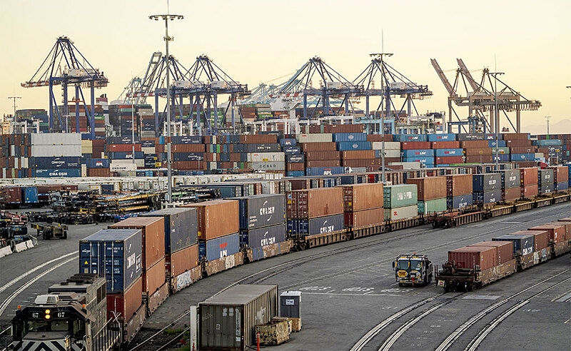 Sau gần 2 năm chịu ảnh hưởng của đại dịch Covid - 19, Việt Nam ngày càng trở thành mắt xích quan trọng trong chuỗi cung ứng toàn cầu.