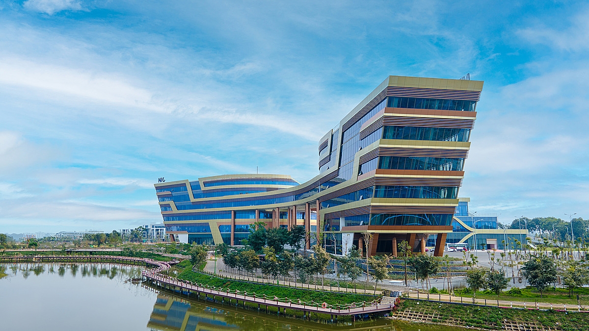 Trung tâm Đổi mới sáng tạo Quốc gia tại Khu Công nghệ cao Hòa Lạc là trung tâm đổi mới sáng tạo đầu tiên được xây dựng theo chuẩn mực quốc tế tiên tiến nhất tại Việt Nam.