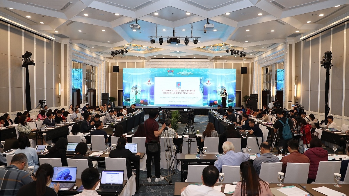 Toàn cảnh diễn đàn.