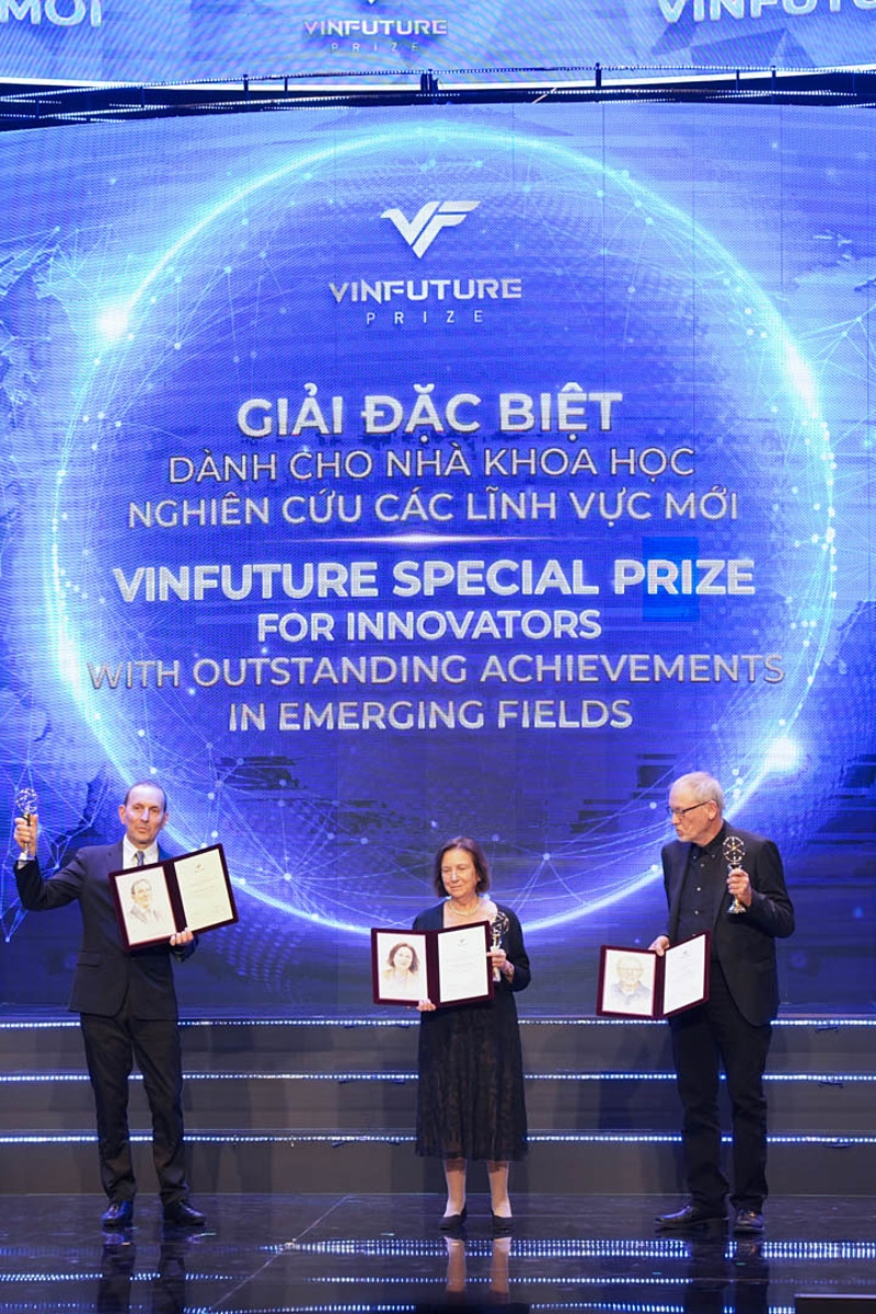 Giải Đặc biệt VinFuture 2023 dành cho Nhà khoa học nghiên cứu các lĩnh vực mới đã được trao cho GS. Daniel Joshua Drucker &lpar;Canada&rpar;, GS. Joel Francis Habener &lpar;Mỹ&rpar;, GS. Jens Juul Holst &lpar;Đan Mạch&rpar; và PGS. Svetlana Mojsov &lpar;Mỹ&rpar;.