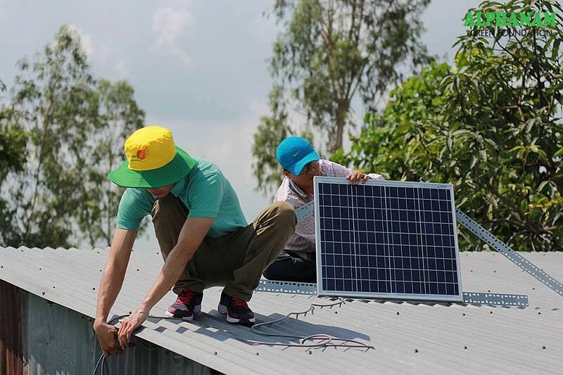 “Quỹ sáng kiến An Giang Xanh - Sạch - Đẹp” do Alphanam Green Foundation tổ chức đã lắp đặt 250 bình lọc Biogas Nano cho 7 huyện ở An Giang; mang đến bộ sản phẩm năng lượng mặt trời tại một số thôn, ấp.