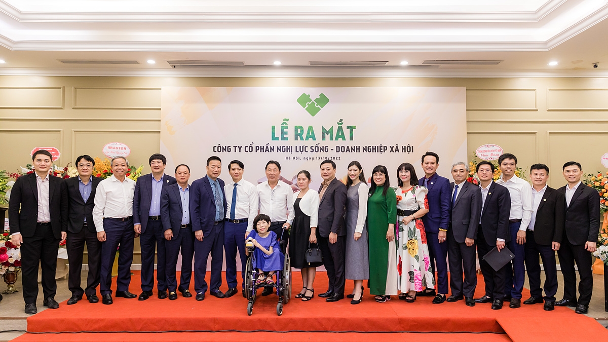 Công ty Nghị Lực Sống được startup từ nền tảng là các Doanh nhân Sao Đỏ, là công ty hiếm có quy tụ đông những người vừa có tấm lòng, trí tuệ và khả năng tài chính tham gia.