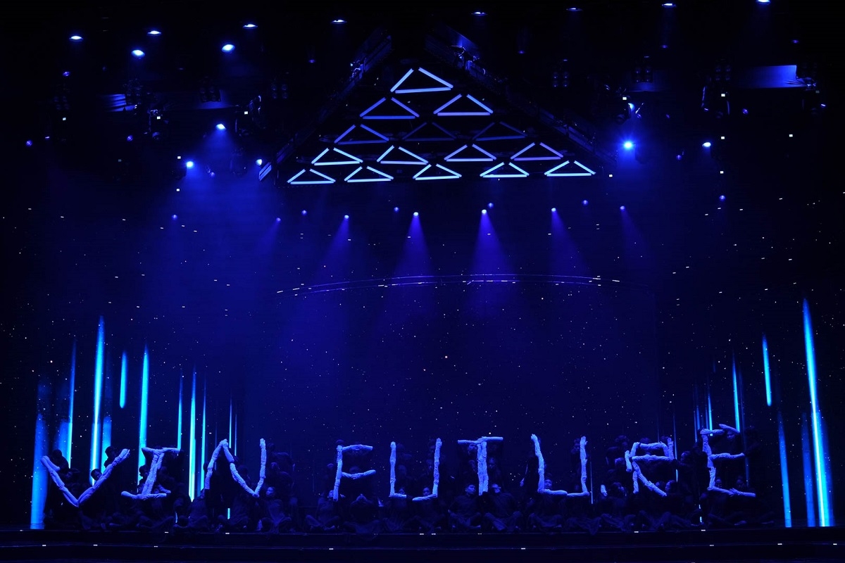 Phần trình diễn DANCE OF FUTURE đầy ấn tượng mang thông điệp về sự chung tay, gắn kết để cùng nhau giải quyết những vấn đề toàn cầu.