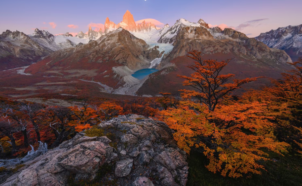 Matt Meisenheimer, người đứng ở vị trí thứ ba cho giải Nhiếp ảnh gia của năm, đã gửi những bức ảnh phong cảnh chụp ở El Chalten, Patagonia. Tác giả đã chụp ảnh mặt trời chiếu từ phía sau những dãy núi phủ đầy tuyết và những hàng cây đầy màu sắc.