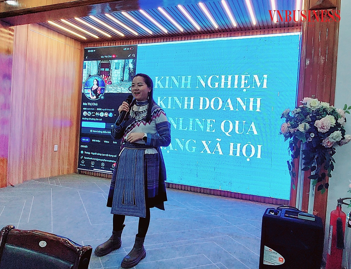 Chị Mai Thị Chú, lãnh đạo HTX Trung Kiên &lpar;tỉnh Lào Cai&rpar; - một TikToker bán hàng nổi tiếng trên mạng xã hội chia sẻ về cách bán hàng online.