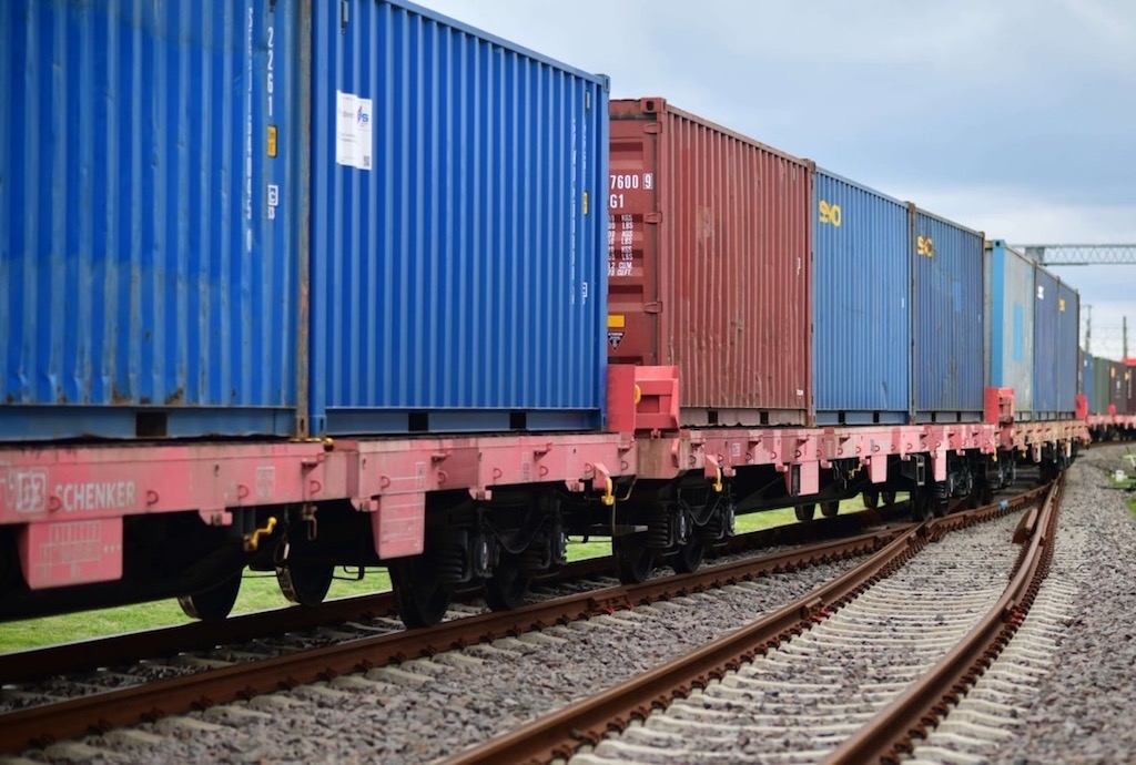 Các nhà XK của Việt Nam cần mở rộng phương thức vận chuyển hàng hóa bằng đường sắt theo tuyến Á – Âu nhằm tiết giảm chi phí và thời gian.