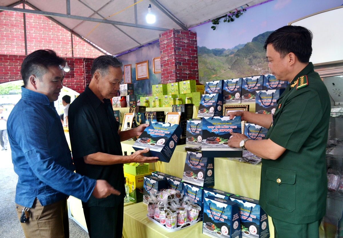 HTX Tuấn Dũng đã xây dựng được sản phẩm thịt lợn đen Lũng Pù đạt 3 sao OCOP cấp tỉnh.