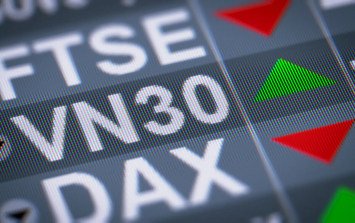 Tiếp đà thăng tiến, VN-Index trở lại mốc 1120.