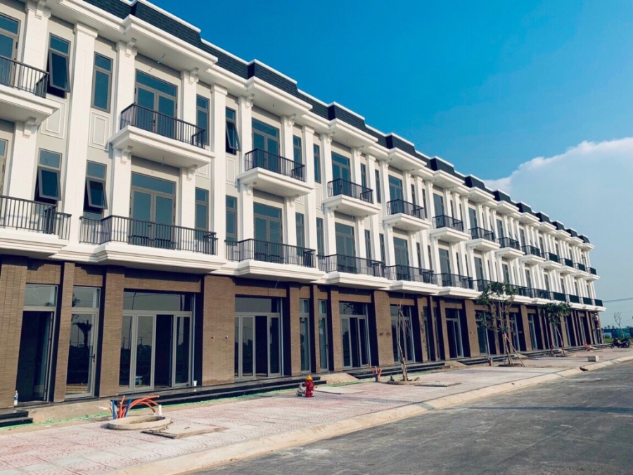 Hiện tại, dự án đang được một doanh nghiệp bất động sản có trụ sở tại TP.HCM bán cho khách hàng với giá hơn 2,9 tỷ đồng/01 nền với diện tích 75m2. Ảnh minh họa: internet