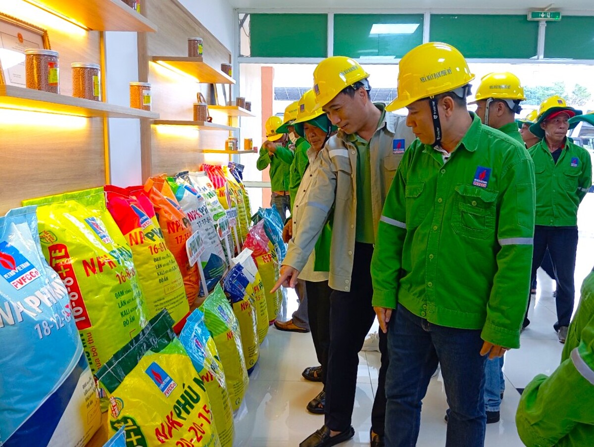 Khu vực trưng bày sản phẩm của PCFCCo.