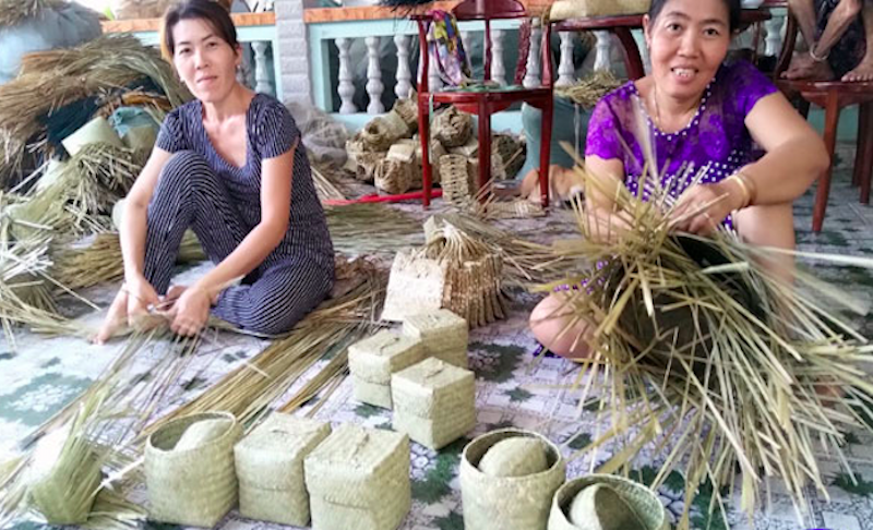 Nghề truyền thống tạo công ăn việc làm cho người dân địa phương, từ đó nâng cao thu nhập.