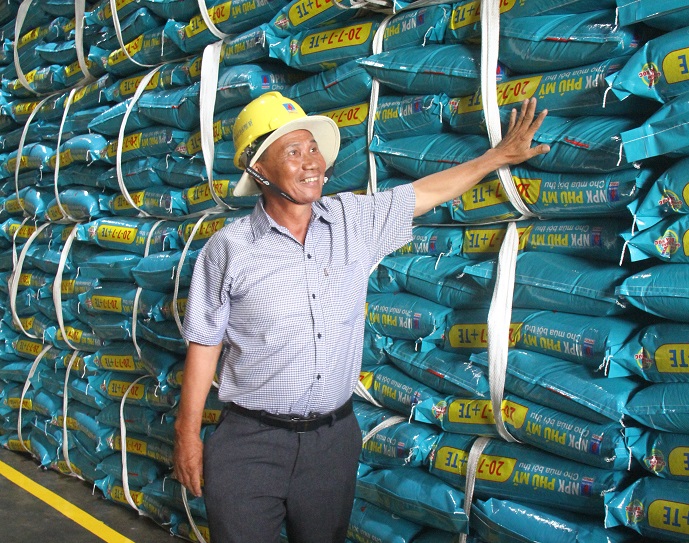 Bác nông dân Phan Kiến Nghĩa đánh giá từ ngày sử dụng NPK Phú Mỹ, năng suất cũng như chất lượng cây mía tăng lên rõ rệt.