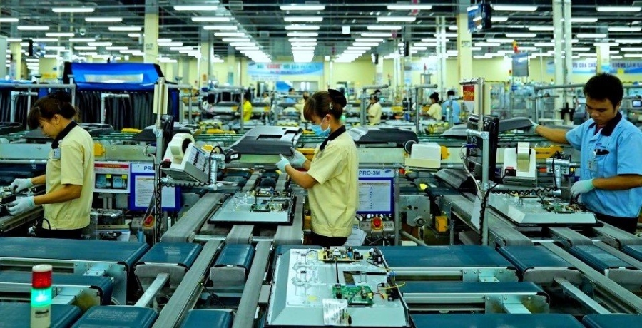 Thiếu đơn hàng, một số doanh nghiệp sản xuất cho người lao động nghỉ Tết kéo dài.