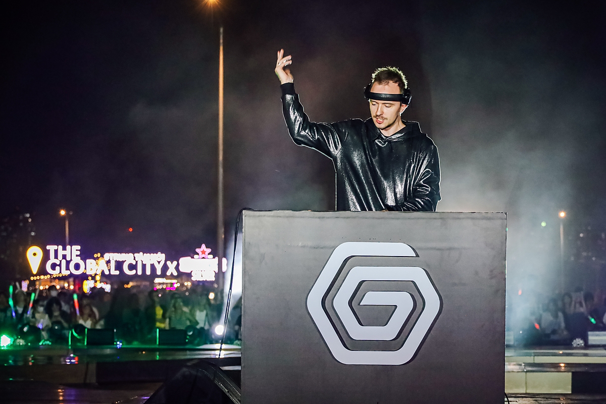 Sự xuất hiện của DJ Tungevaag đã làm khuấy đảo sân khấu.