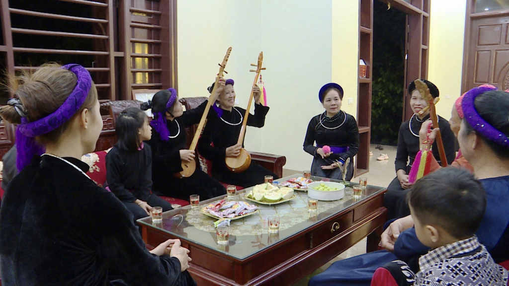 Những làn điệu hát then, đàn tính được người Tày gìn giữ và thể hiện trong các dịp lễ, tết.