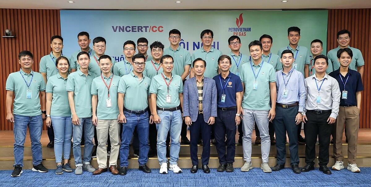 Các đại biểu của PV GAS và VNCERT/CC chúc mừng Hội nghị thành công tốt đẹp với nhiều thông tin hữu ích.
