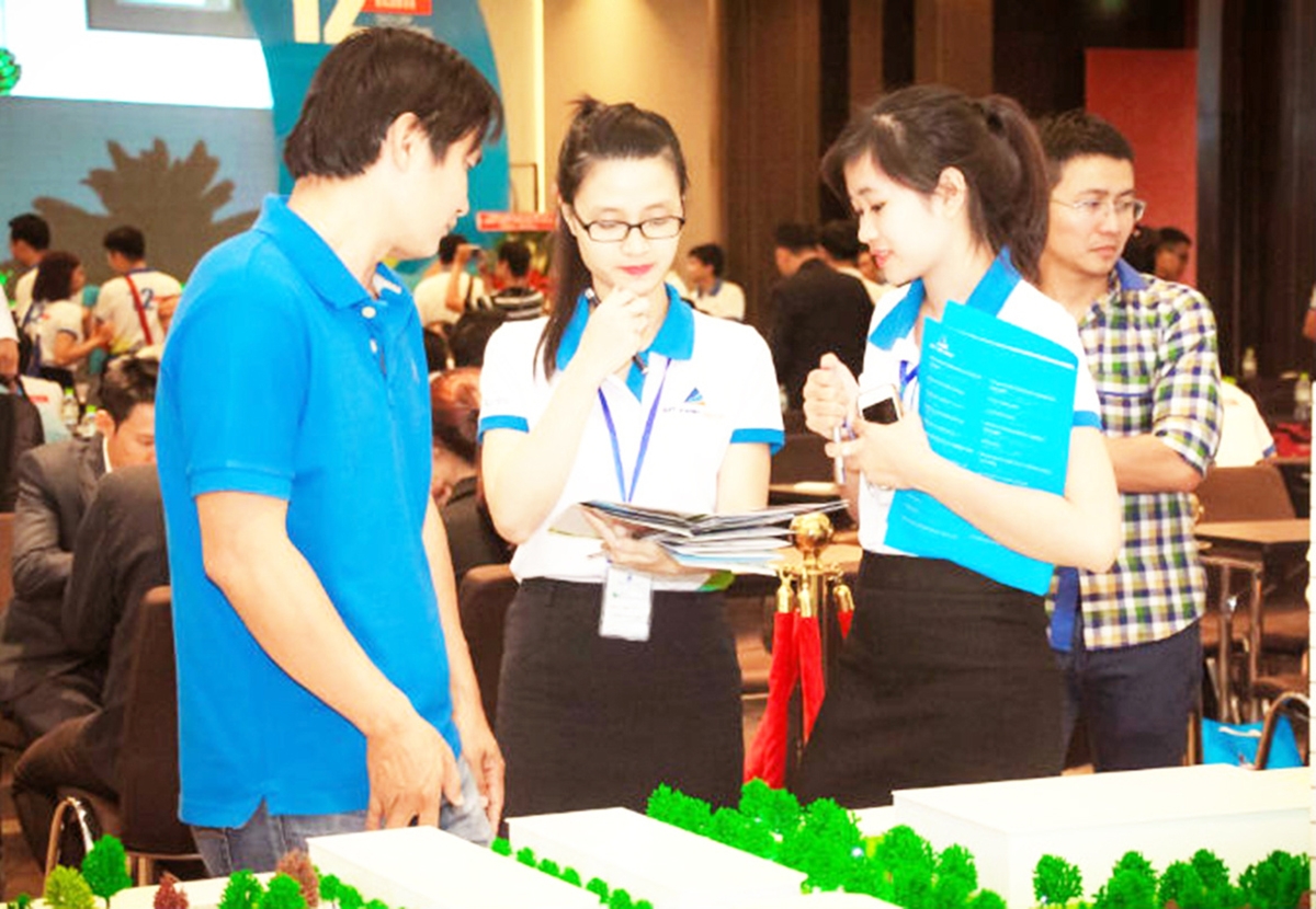 Nghề môi giới bất động sản dự kiến sẽ còn nhiều khó khăn trong năm 2024.