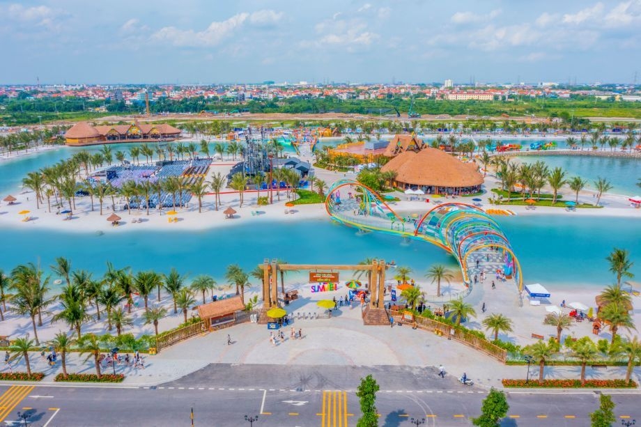 VinWonders Hà Nội Wave Park là một trong những công trình “hút” kỷ lục được kiến tạo tại “Quận Kinh đô”.