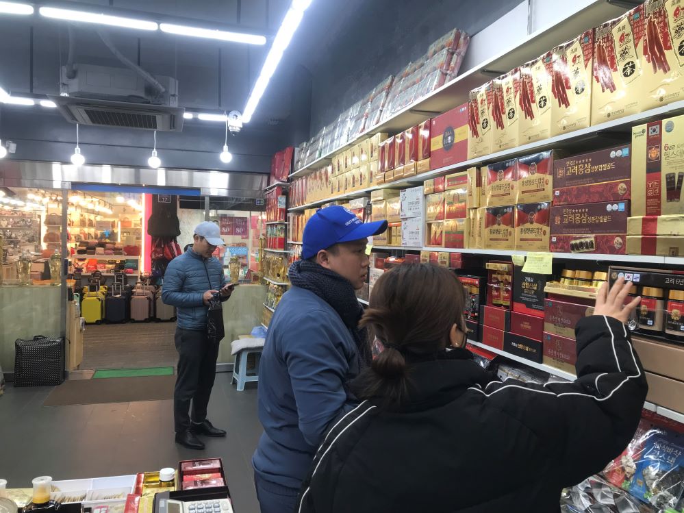 Giá bán sâm tươi ở cửa hàng này cũng căn cứ theo độ to nhỏ của củ sâm