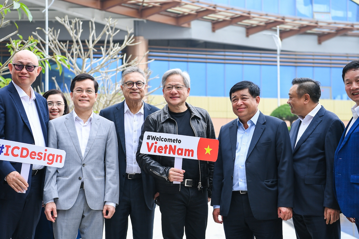 CEO Nvidia hứa sớm quay trở lại Việt Nam.