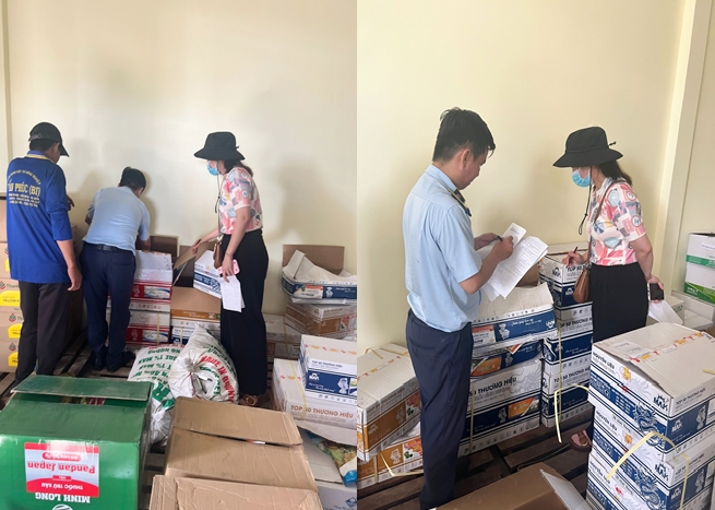 Đội QLTT số 3 đang thiết lập hồ sơ và làm việc với chủ cơ sở. Ảnh: Cục QLTT tỉnh Đồng Tháp