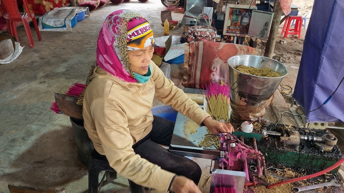 Người dân đã ứng dụng công nghệ trong hoạt động sản xuất để tăng hiệu quả và chất lượng sản phẩm.