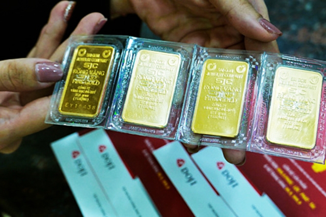 Giá vàng miếng SJC bất ngờ tăng mạnh với mức tăng cao nhất là 800.000 đồng/lượng.