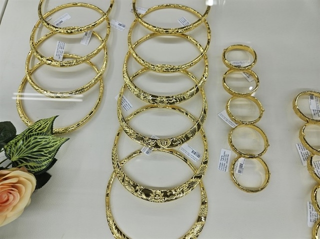 Giá vàng nhẫn giao dịch quanh 64 triệu đồng/lượng.