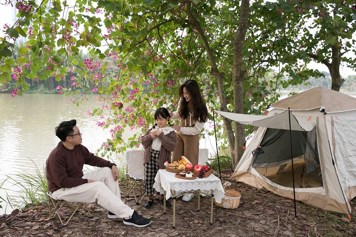 Cư dân và khách tham quan nghỉ dưỡng, thư giãn trong KĐT Ecopark.