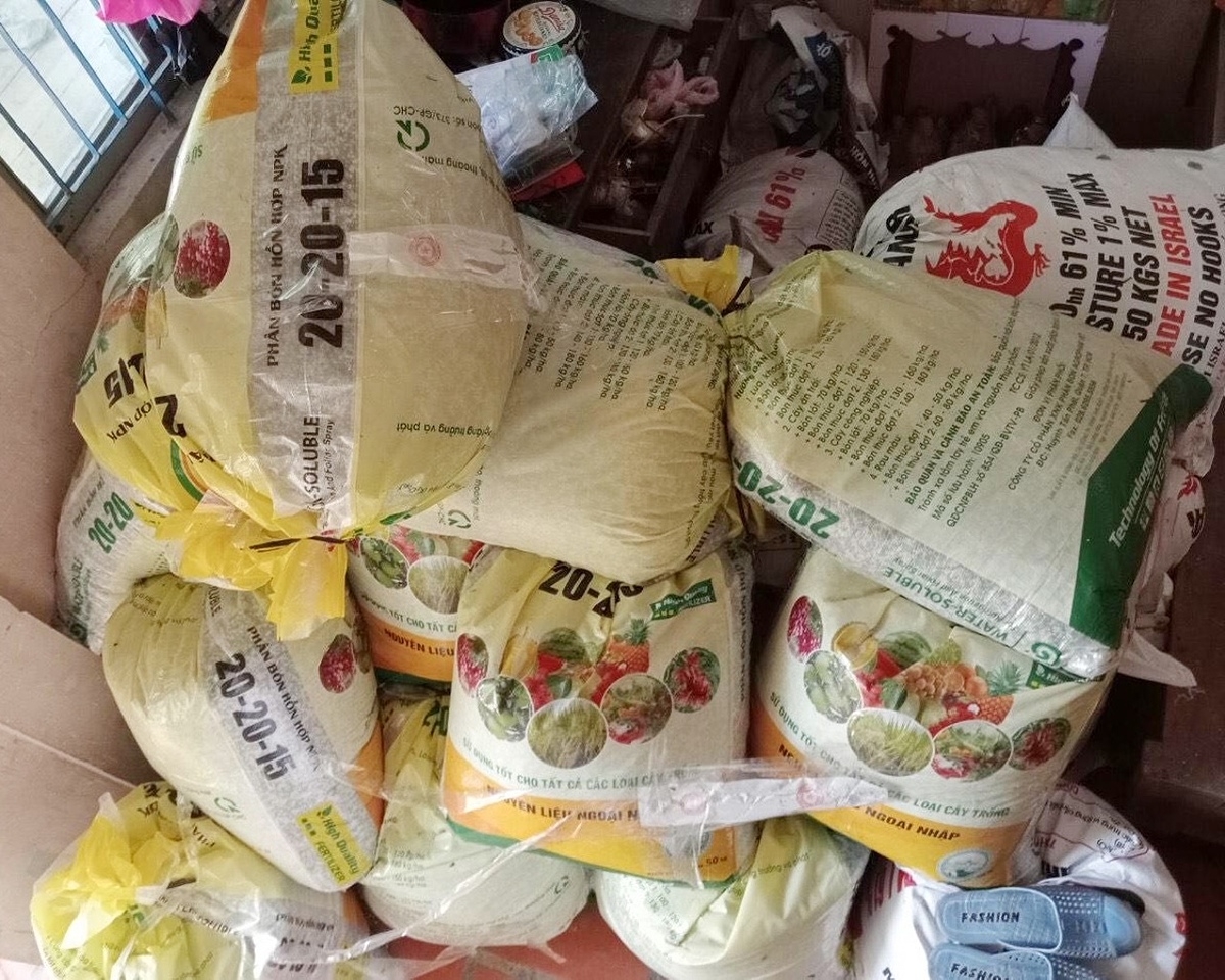Phân bón của Công ty Yên Trang bị thu giữ.