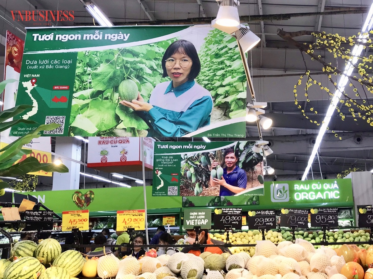 Nông sản sạch đến từ các HTX đang được bày bán tại siêu thị.