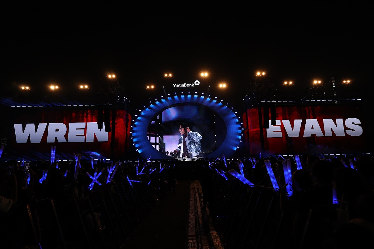 Wren Evans đại diện cho ý nghĩa về Sống trẻ là 2 gương mặt đình đám.