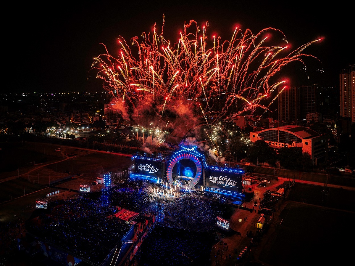 Toàn cảnh Concert Sống một đời có “lãi.