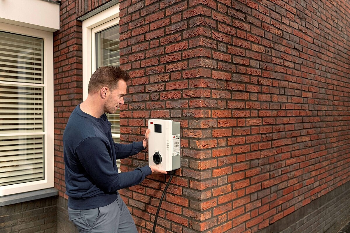 Được thiết kế với kiểu dáng nhỏ gọn, bộ sạc treo tường ABB Terra AC tiết kiệm không gian và thời gian, dễ lắp đặt, mang đến trải nghiệm thuận tiện nhất cho người dùng.