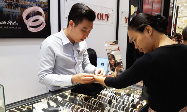 Nhu cầu vàng nguyên liệu của các doanh nghiệp sản xuất vàng trang sức khoảng 20 tấn/năm.