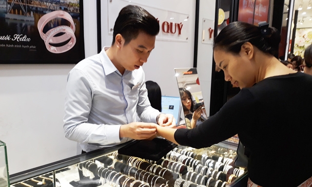 Nhu cầu vàng nguyên liệu của các doanh nghiệp sản xuất vàng trang sức khoảng 20 tấn/năm.