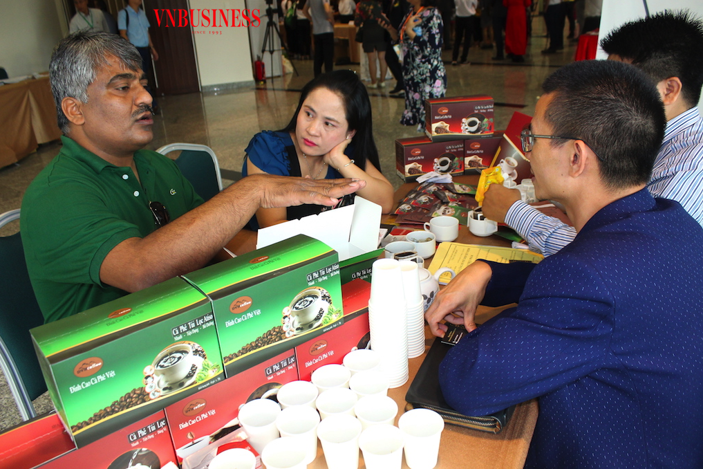 Các DN xuất khẩu cà phê cần bắt nhịp nhanh với “khẩu vị” của những nhà thu mua quốc tế để từ đó đẩy mạnh chế biến sâu, tạo ra sản phẩm nổi trội, thu về giá trị cao hơn.