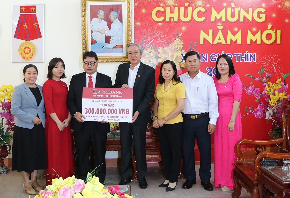 Agribank ủng hộ người nghèo, gia đình chính sách tại Ninh Thuận mỗi dịp Tết đến, Xuân về.