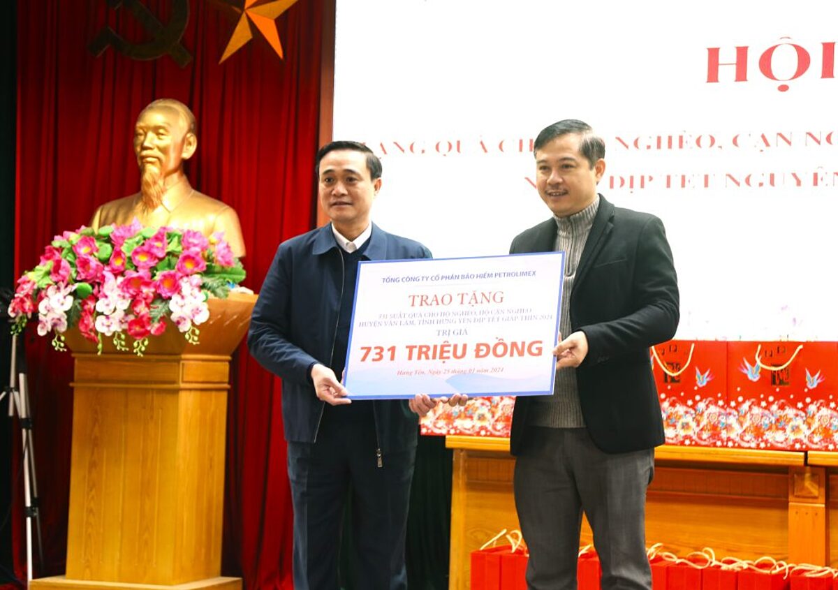 Bảo hiểm PJICO đã trao tặng 731 suất quà Tết cho các hộ nghèo, hộ cận nghèo, gia đình chính sách trên địa bàn huyện Văn Lâm.