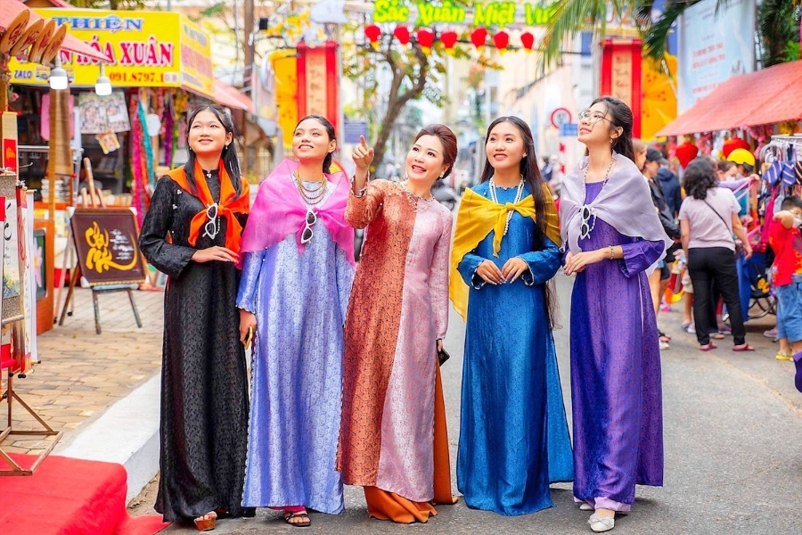 41,5 tỷ đồng là tổng doanh thu trên 4 sàn Shopee, Lazada, Tiki và Sendo.