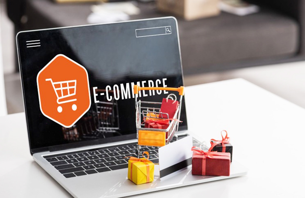 Thị trường thương mại điện tử đang dậy sóng với cuộc đua của các ông lớn cả cũ và mới.