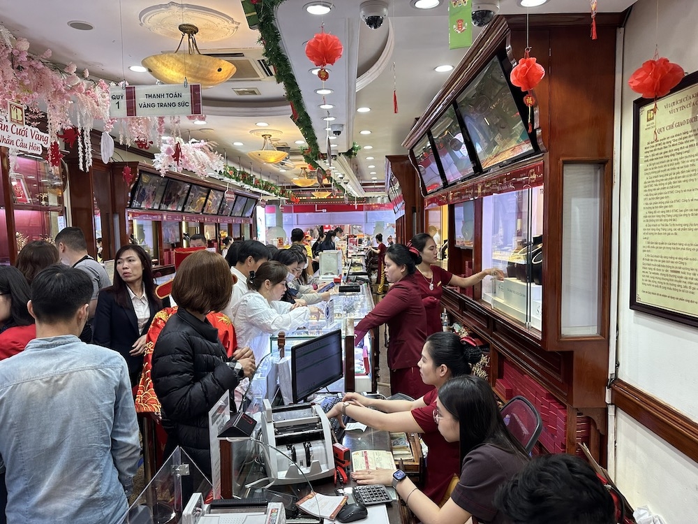 Kết thúc phiên giao dịch sáng ngày 19/2, giá vàng miếng SJC đã giảm gần 1 triệu đồng/lượng.