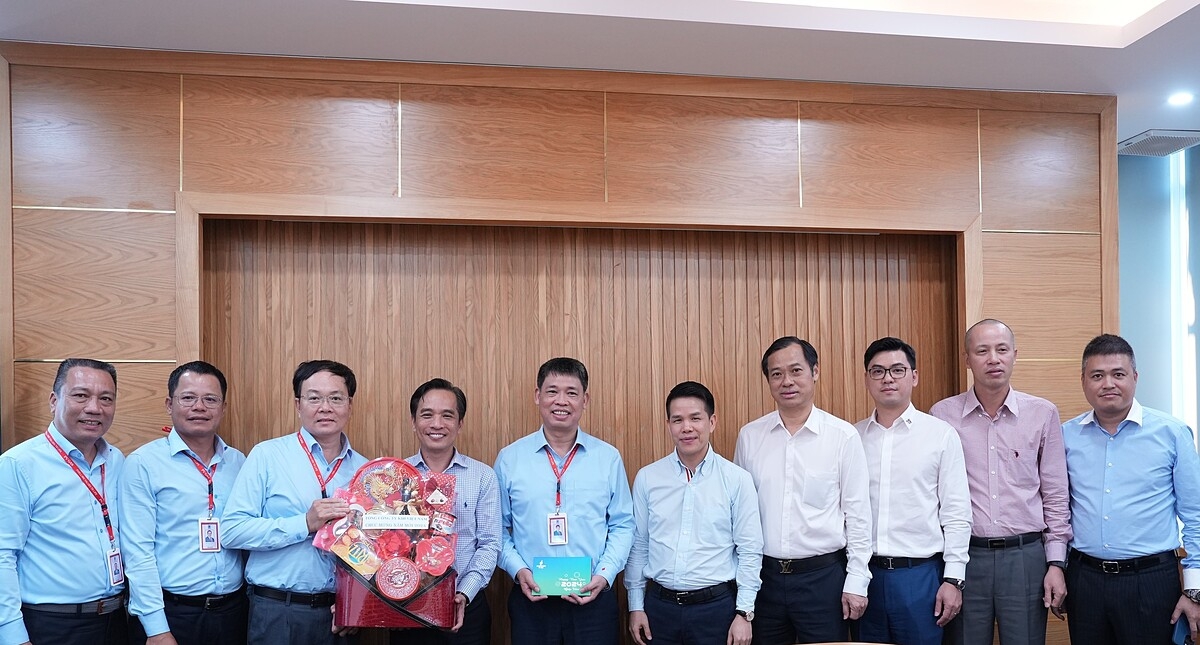 Lãnh đạo Tổng công ty và Công đoàn PV GAS thăm chúc Tết các đơn vị trực Tết.